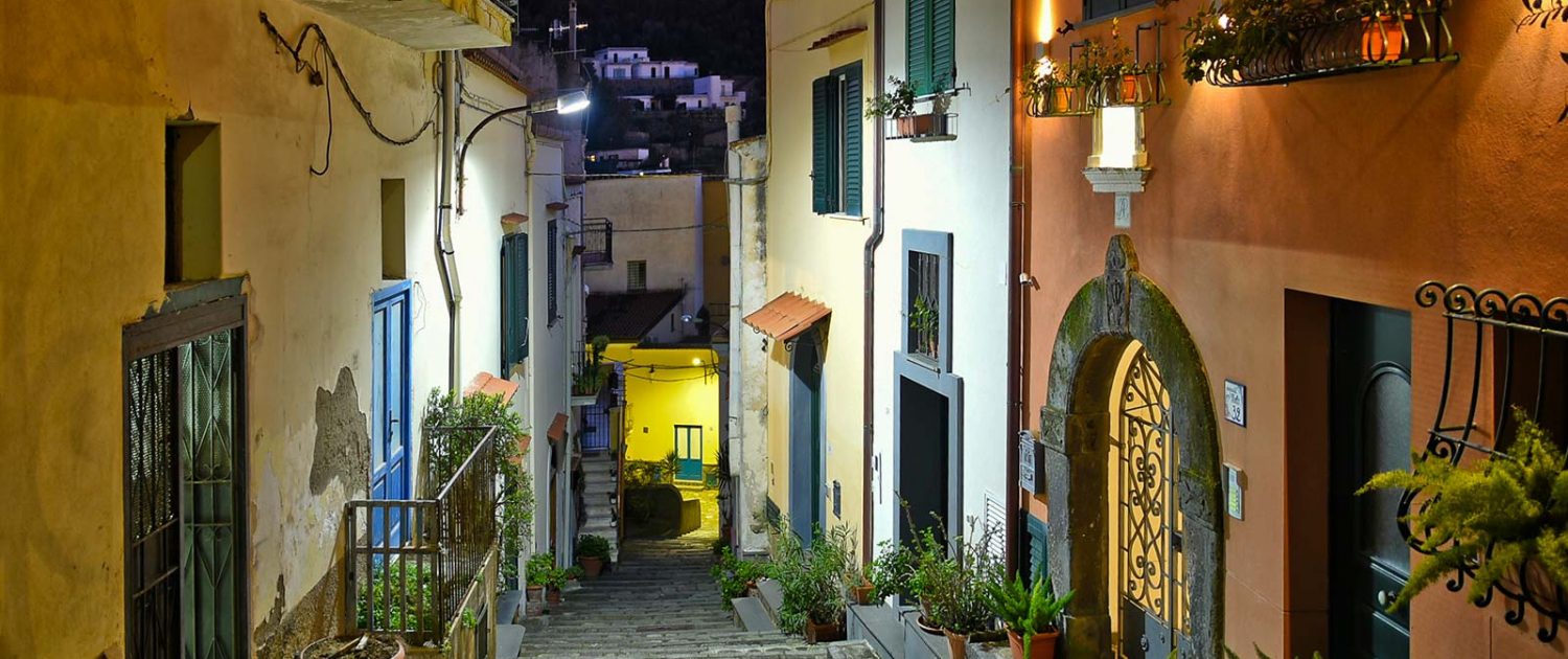 Vicoli Massa Lubrense di sera