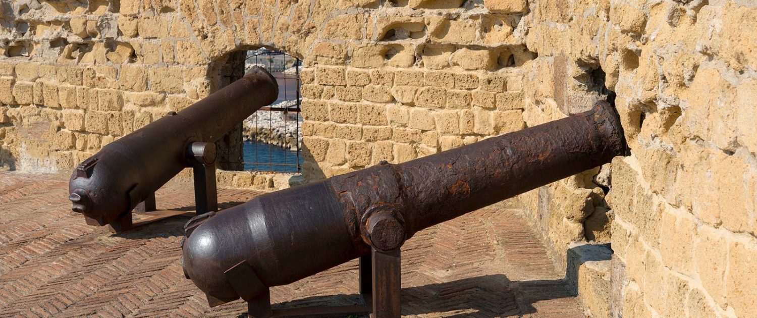 castel dell'ovo napoli cannoni