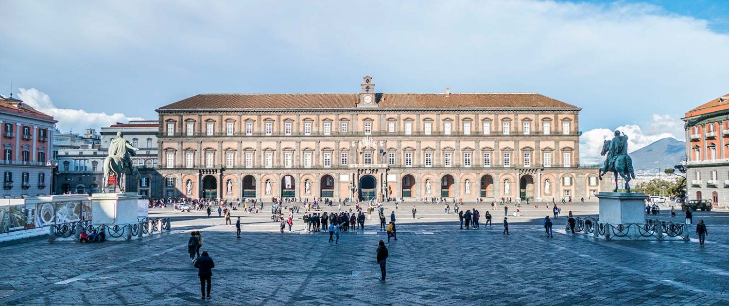 palazzo reale napoli esterno